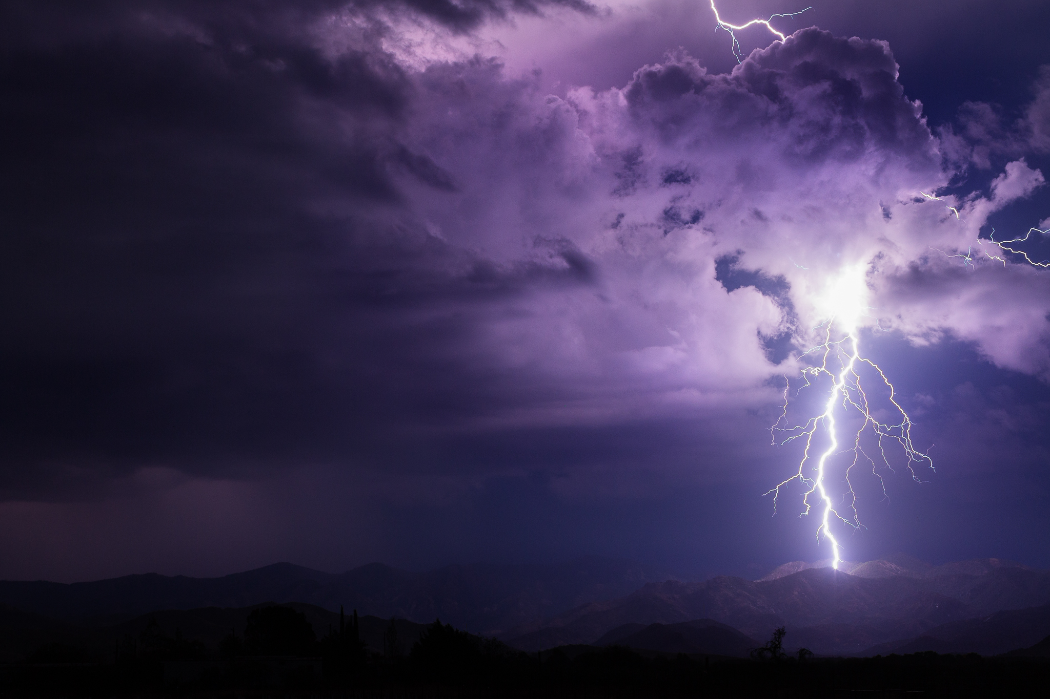 SITE SAFETY MEETING – TOOL BOX TALK: LIGHTNING SAFETY – MYTHS AND FACTS